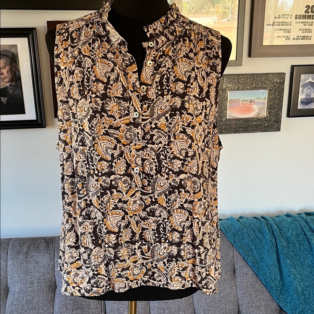 Faherty Black and Gold Paisley short sleeve blouse size Large